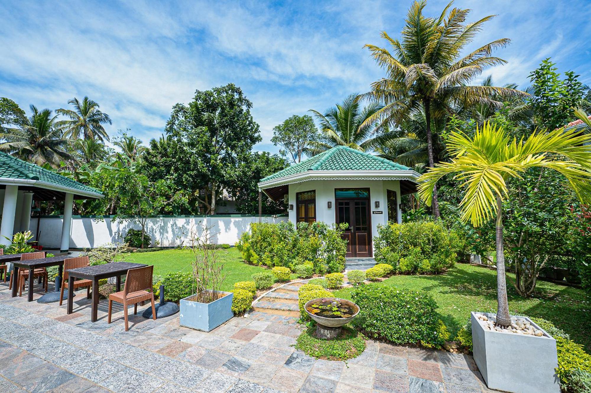 Helis Place Unawatuna Extérieur photo