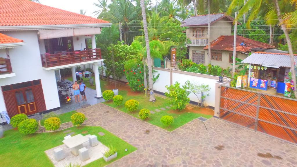 Helis Place Unawatuna Extérieur photo